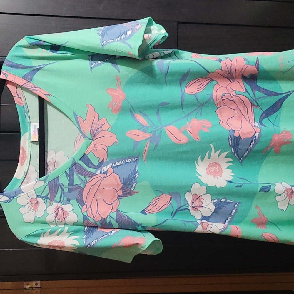 Lularoe Iris Size Large